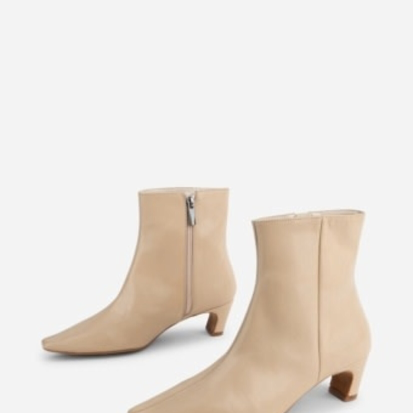 INTENTIONALLY BLANK LEXI KITTEN HEEL BOOT