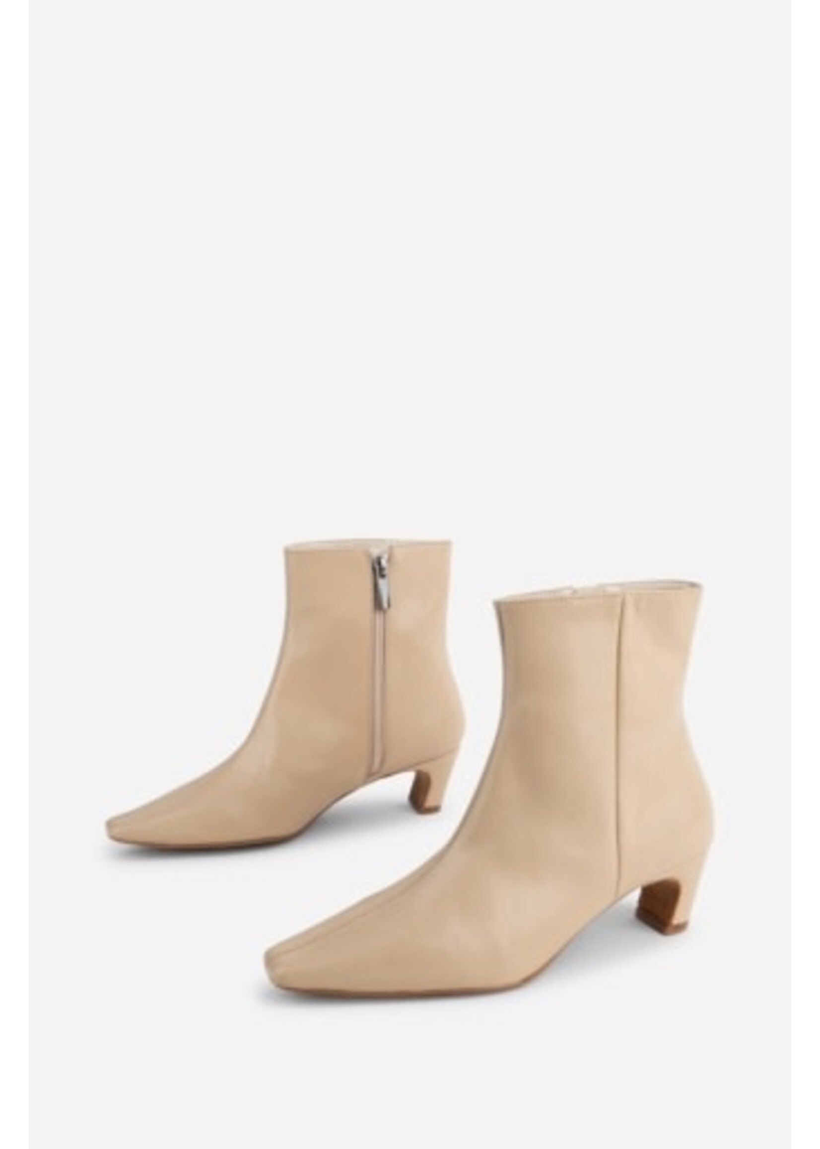 INTENTIONALLY BLANK LEXI KITTEN HEEL BOOT