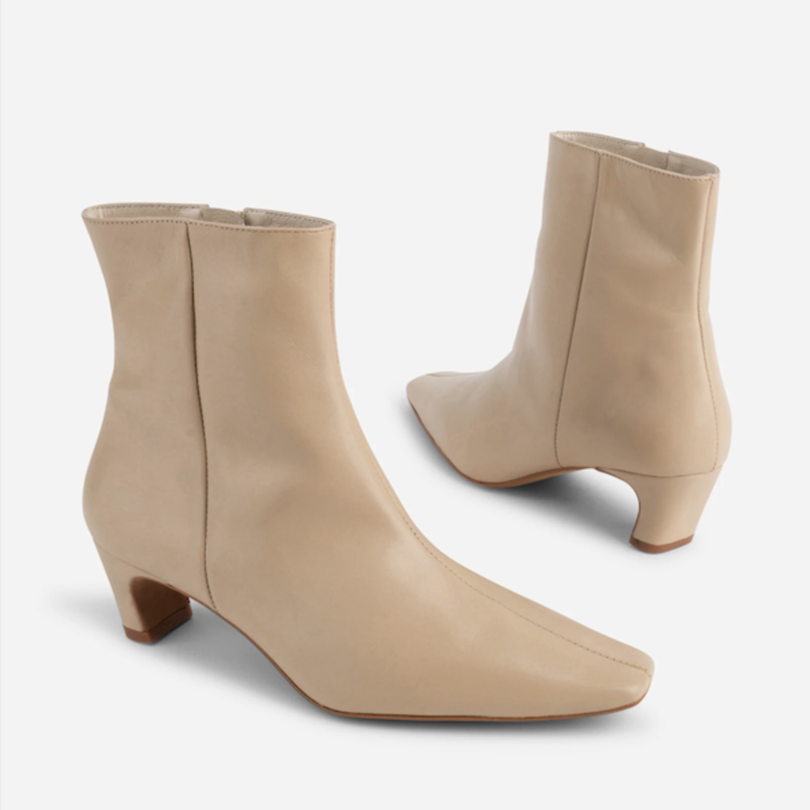 INTENTIONALLY BLANK LEXI KITTEN HEEL BOOT