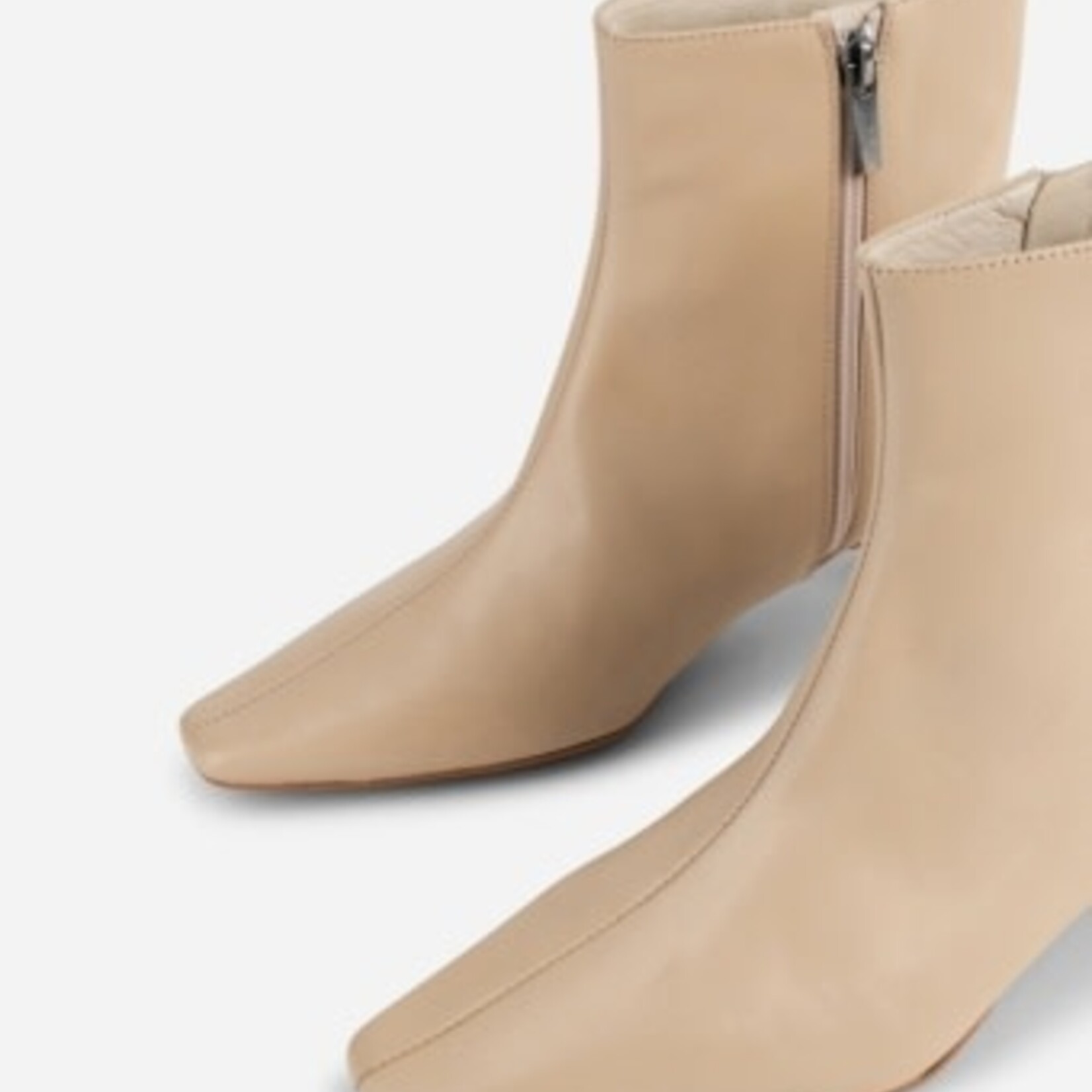 INTENTIONALLY BLANK LEXI KITTEN HEEL BOOT