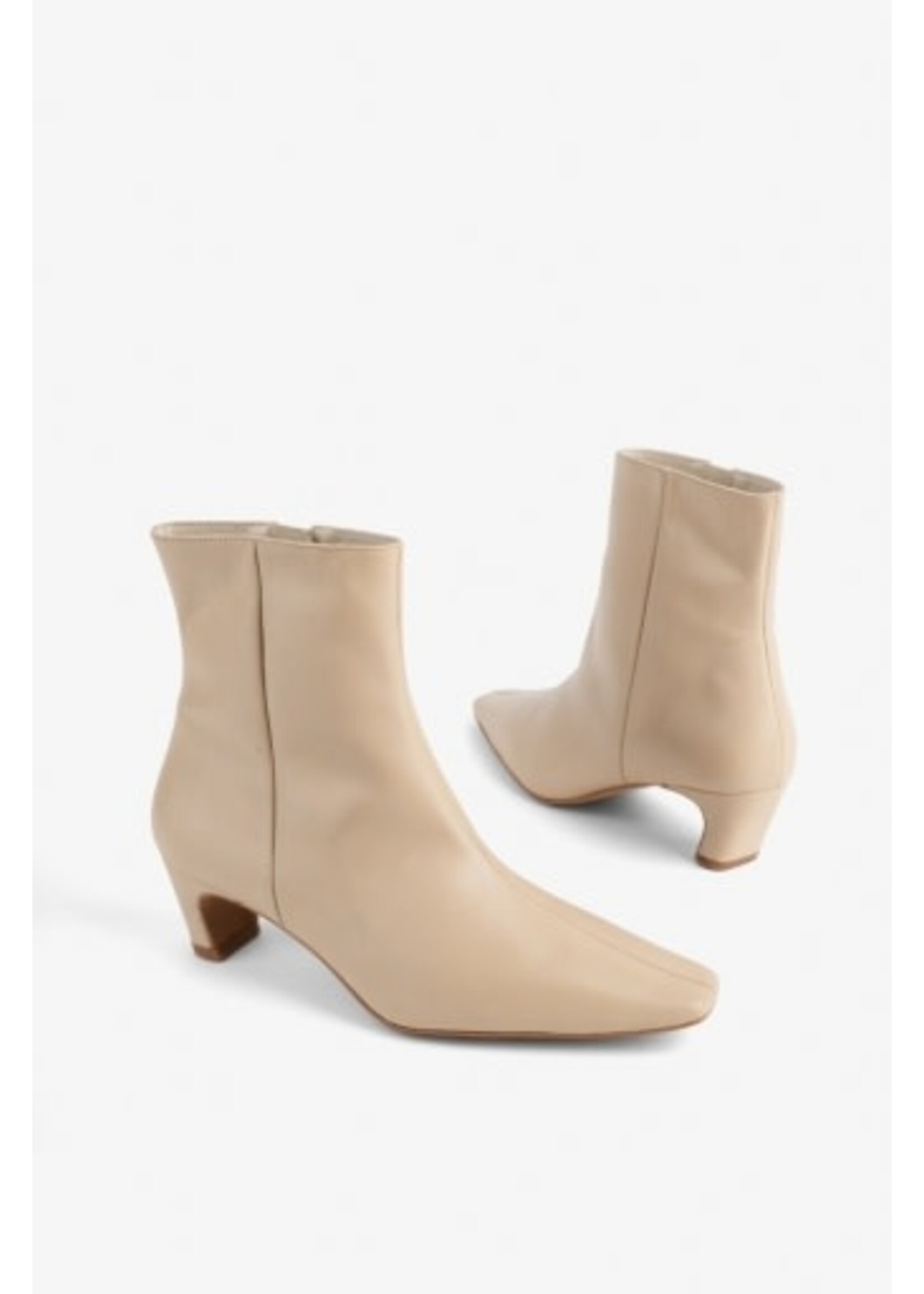 INTENTIONALLY BLANK LEXI KITTEN HEEL BOOT