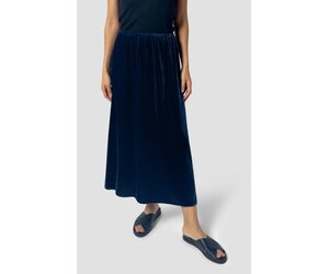eileen fisher velvet dress Petite High Neck Velvet Mock-Neck Dress Petite Garnet Hill quarter sleeves About 38 from shoulder to hem Rayon/silk Machine wash Imported Model shown is 510 (177cm) wearing size Small Velvet Eileen Fisher Long Dresses