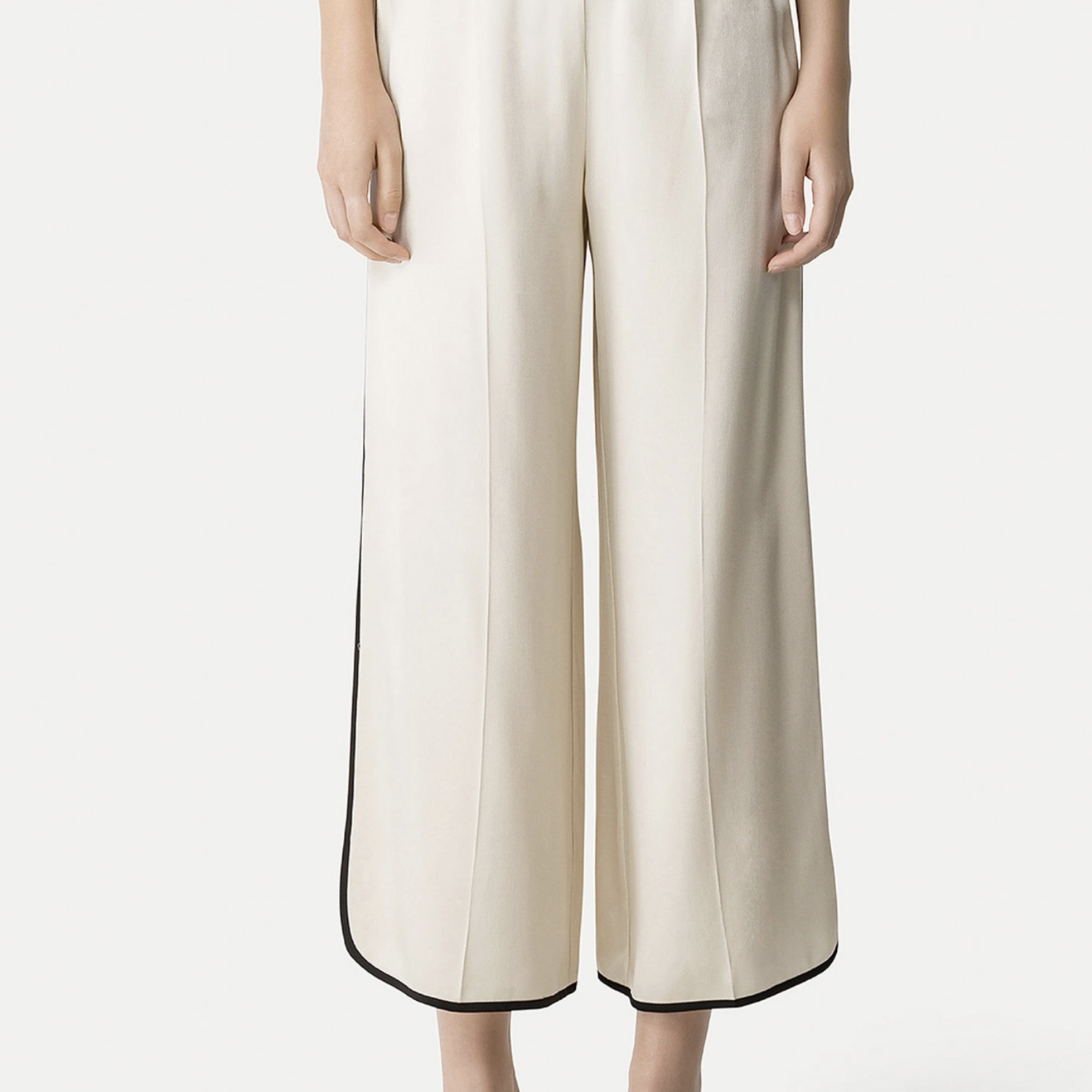 FORTE FORTE CROPPED TROUSERS IN ENVERS SATIN