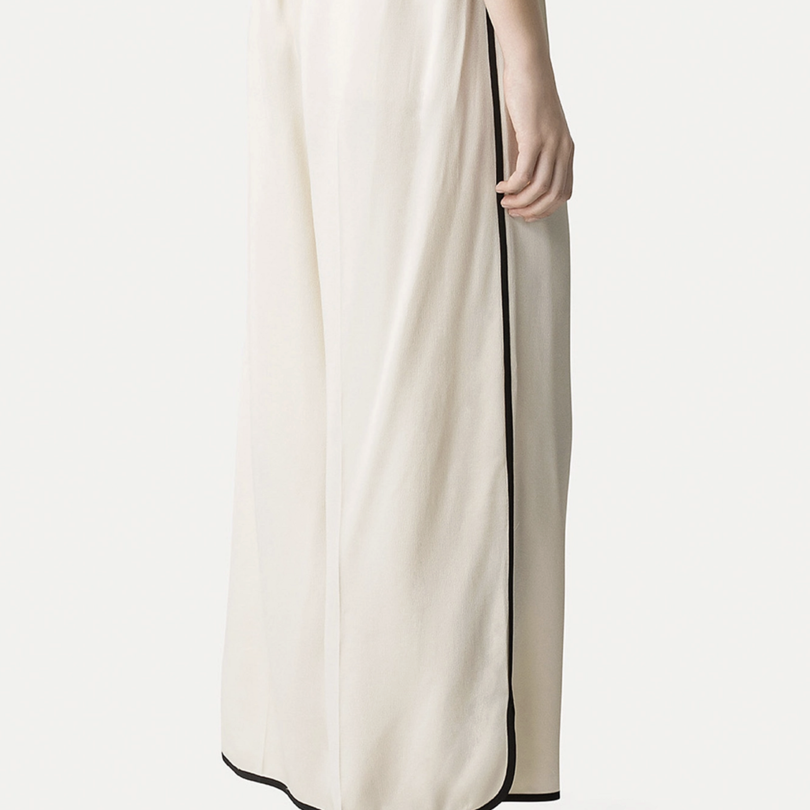 FORTE FORTE CROPPED TROUSERS IN ENVERS SATIN