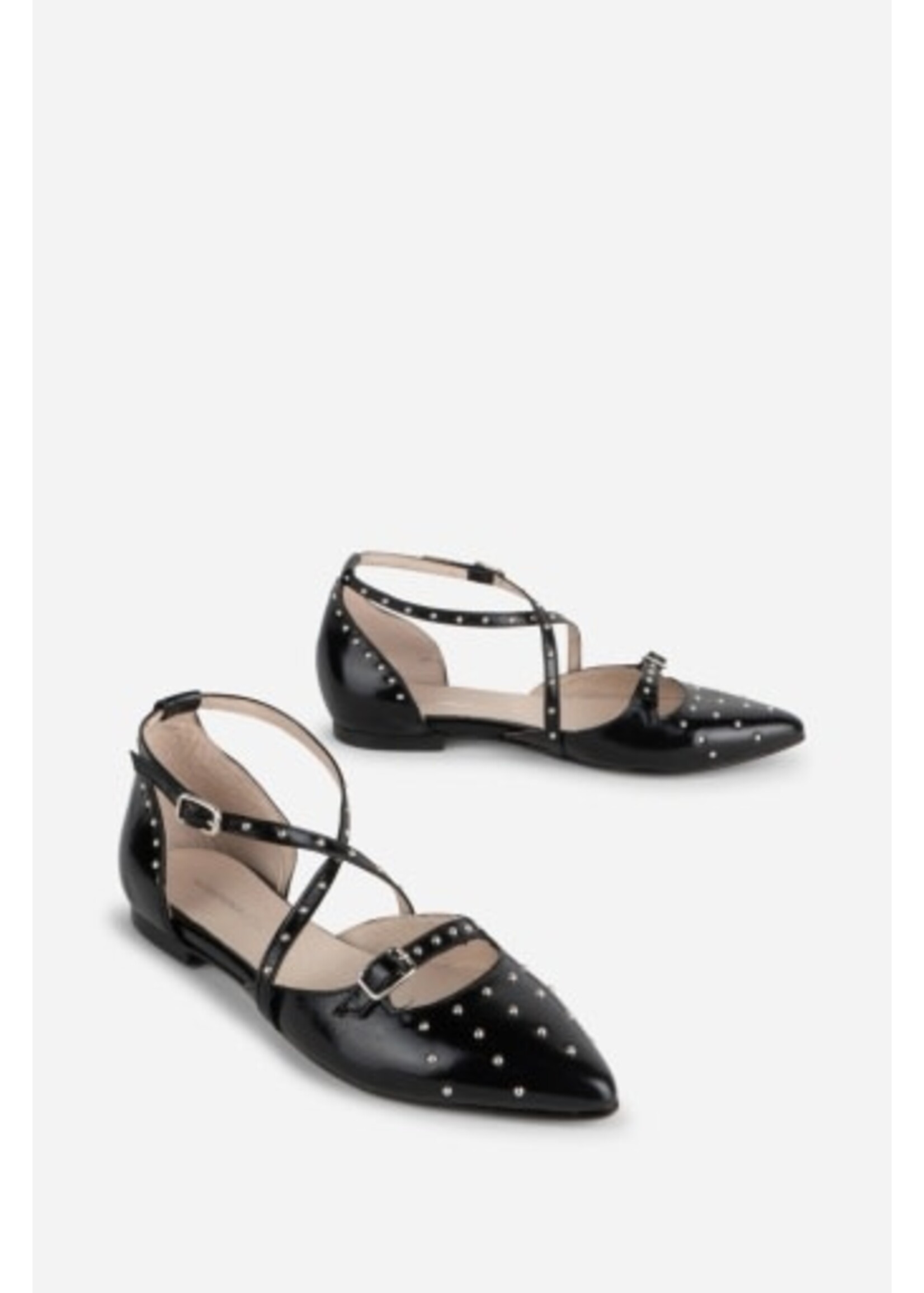 INTENTIONALLY BLANK CROWD STUDDED FLAT