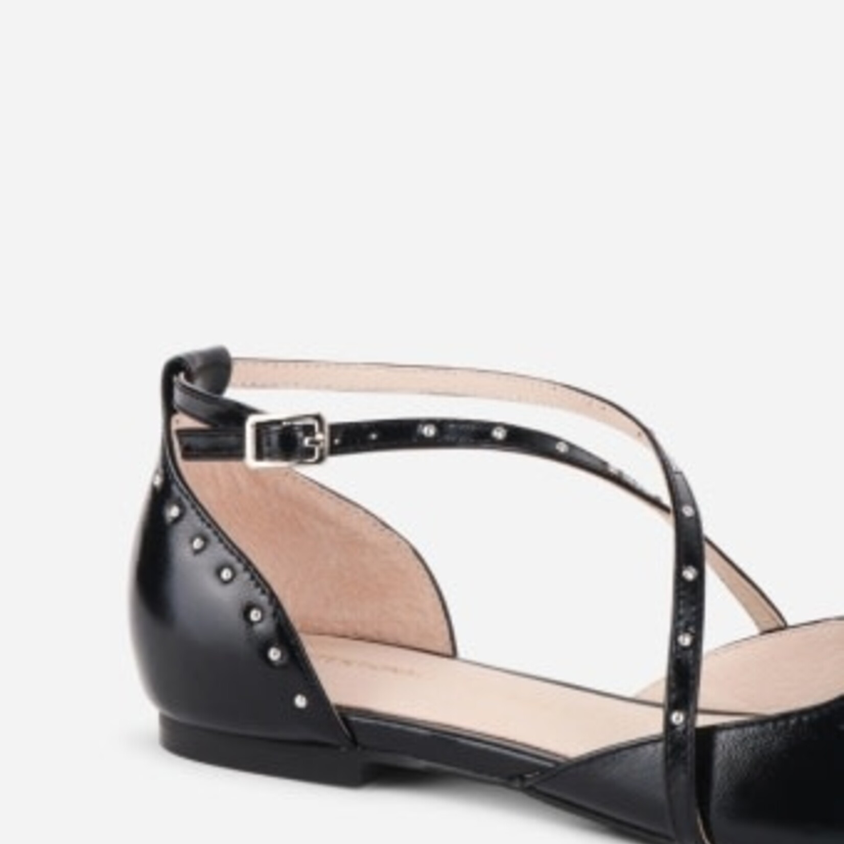 INTENTIONALLY BLANK CROWD STUDDED FLAT