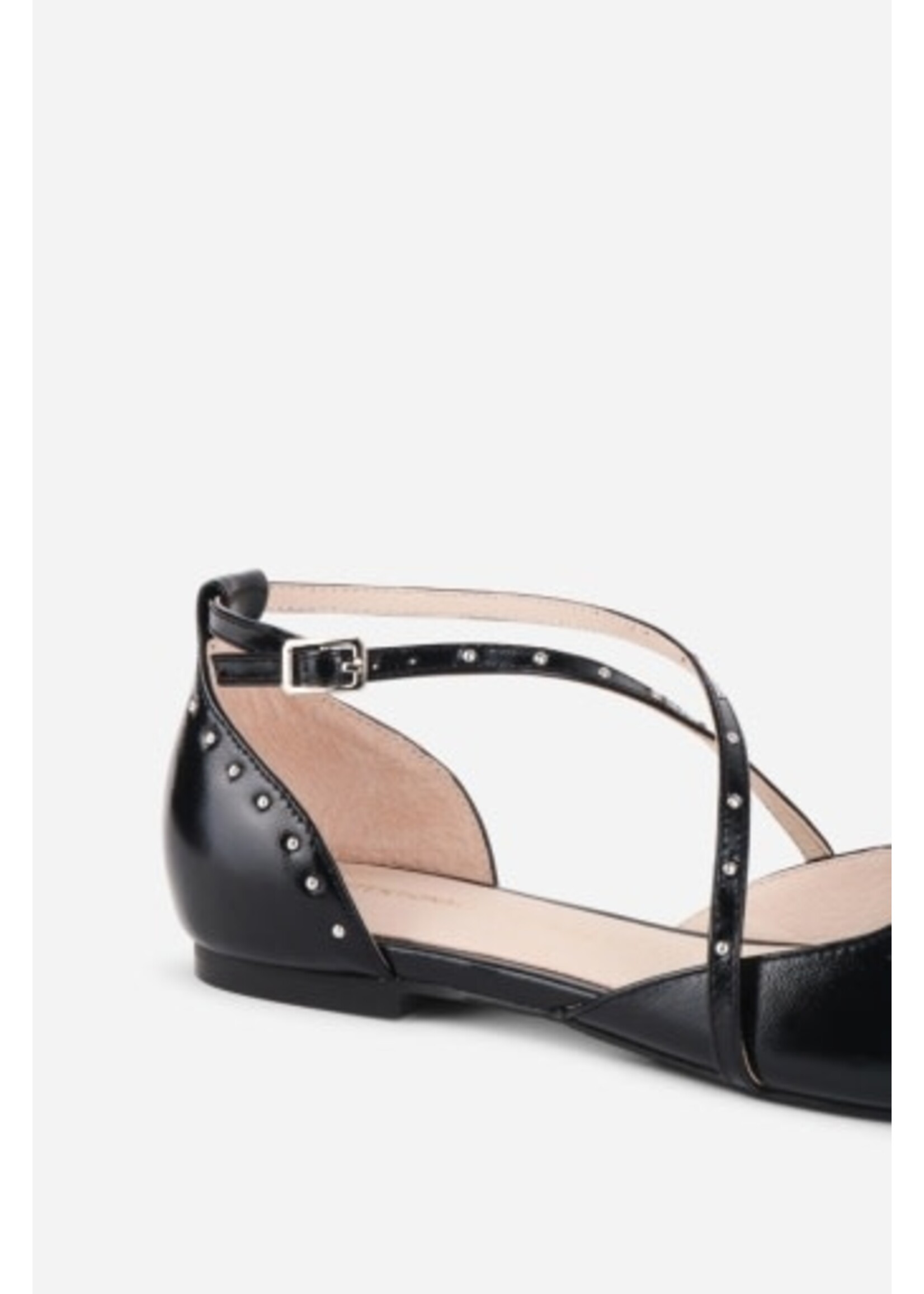 INTENTIONALLY BLANK CROWD STUDDED FLAT