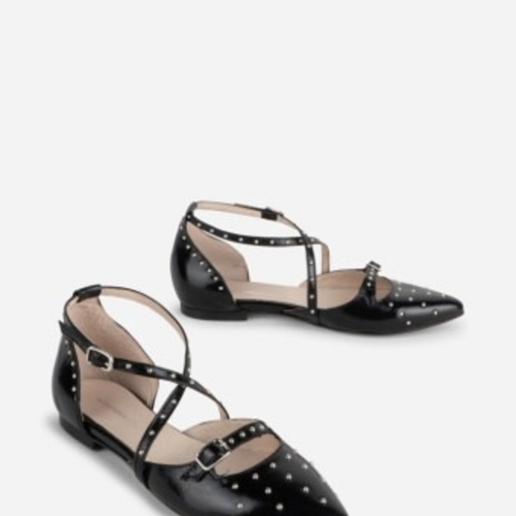 INTENTIONALLY BLANK CROWD STUDDED FLAT