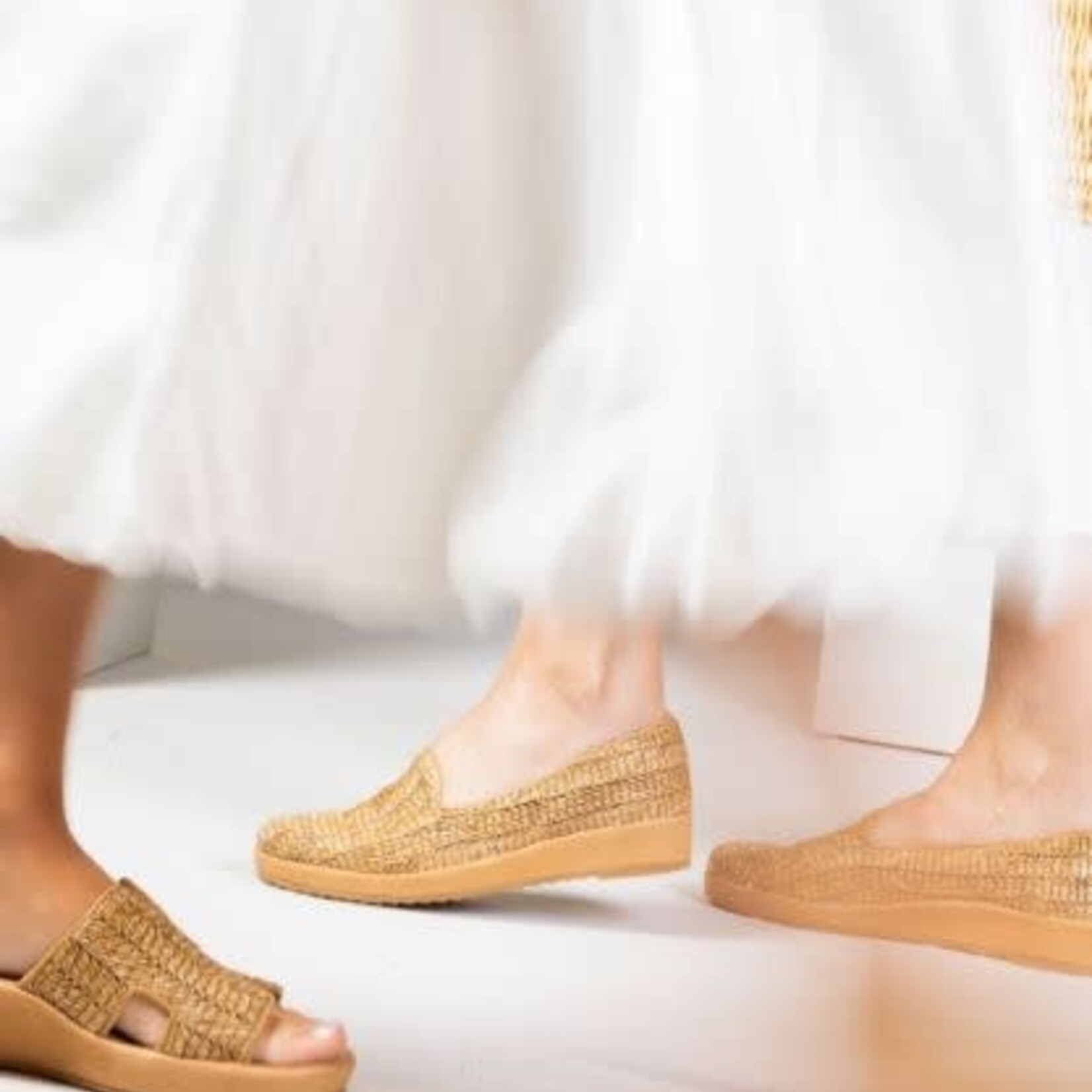 L'AMOUR DES PIEDS CARLOW SLIP ON