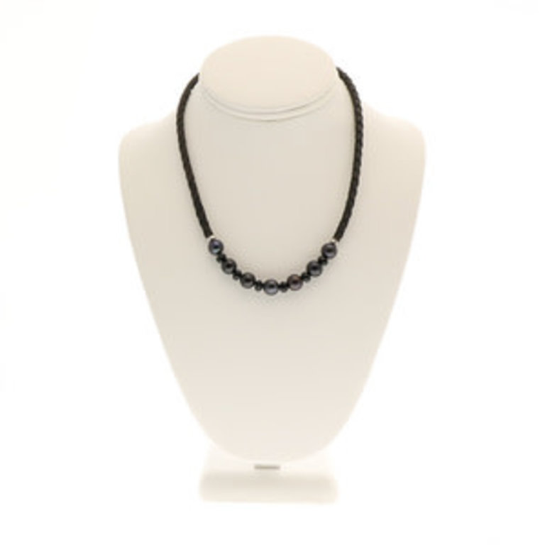 Freshwater Cultured Black Pearl (9-9.5mm) & Onyx (6x4mm) Necklace 18in Lobster Clasp