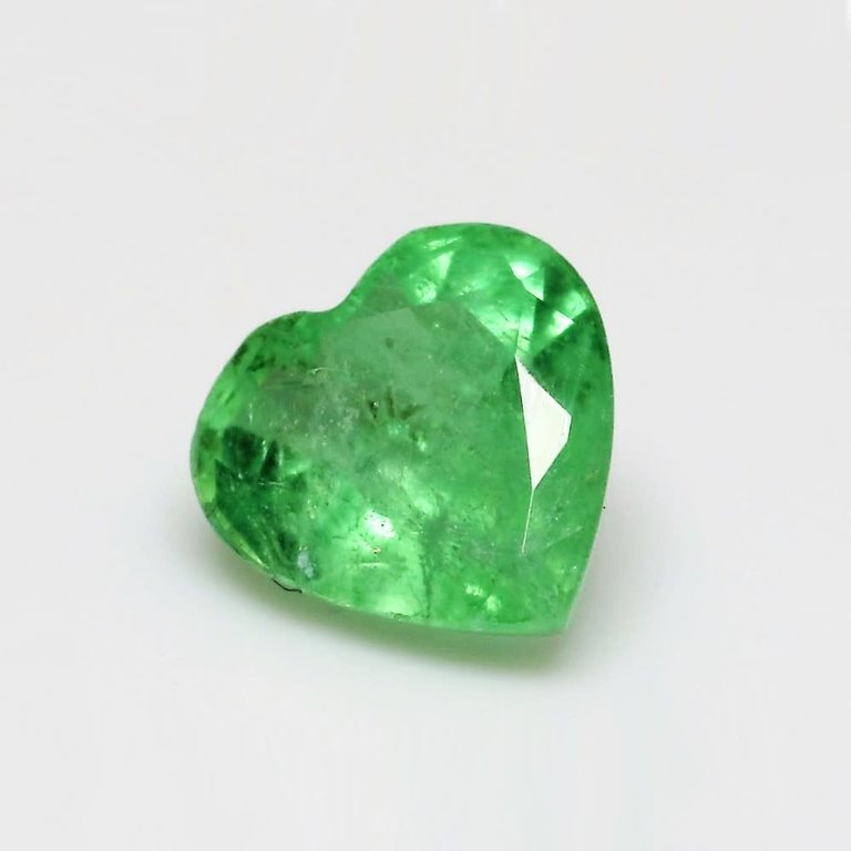0.41ct Heart-shaped Emerald Gemstone