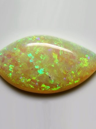 4.90ct freeshape Green Mintabie White Opal Cabochon 4.90ct freeshape Green Mintabie White Opal Cabochon
