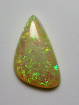 2.47ct freeshape Green Mintabie White Opal Cabochon 2.47ct freeshape Green Mintabie White Opal Cabochon
