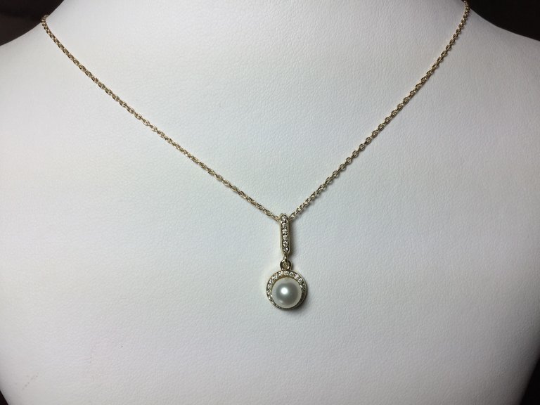14K Yellow Pearl Diamond Necklace 6mm & .07 CTW