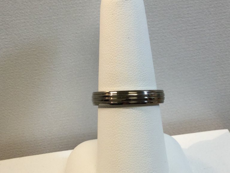 Stuller Titanium 4mm polished triple grooved dome band - size 8