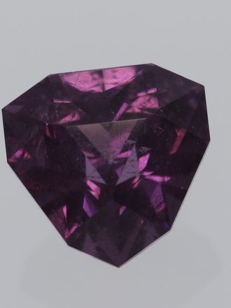 1.85ct Trilliant-cut 7x7mm Color Change Garnet Gemstone 1.85ct Trilliant-cut 7x7mm Color Change Garnet Gemstone