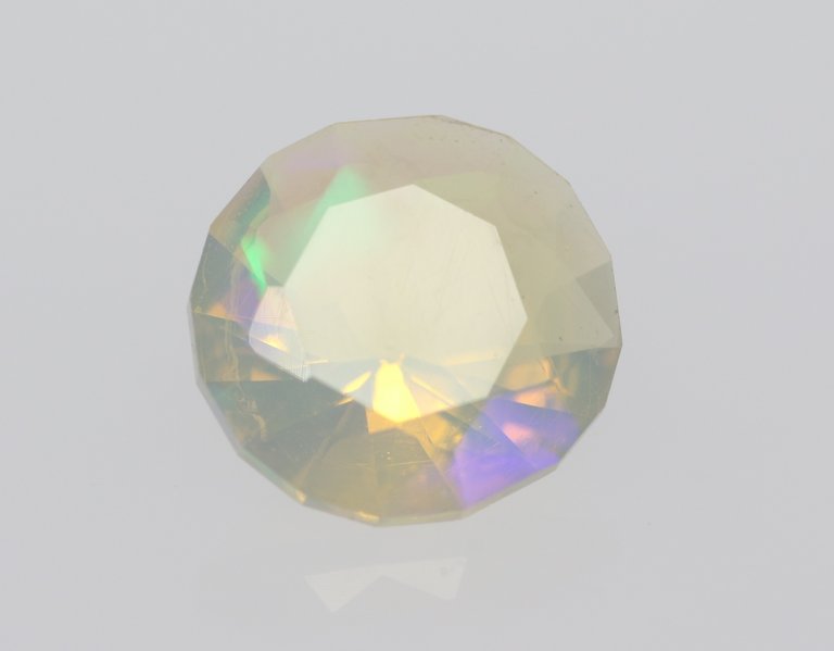0.95ct Round 8mm Ethiopian Opal Gemstone