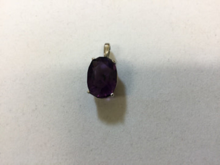 14KW Pendant with 13.00ct Oval 18 x 13mm Amethyst Gemstone