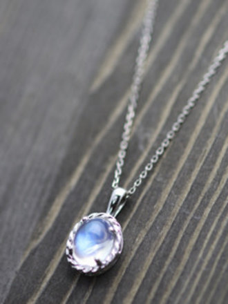 14KW 9x7mm 2.00ct Rainbow Moostone 18-inch Diamond Cut Necklace