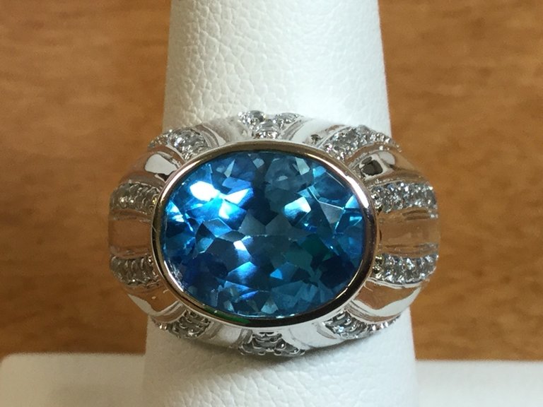 Sterling Silver Oval Swiss Blue Topaz Gemstone Ring - Size 7