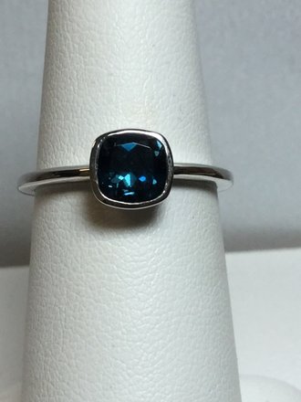 14KW London Blue Topaz Ring - Size 6 3/4