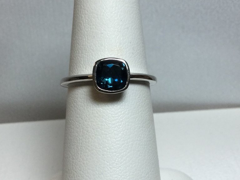 14KW London Blue Topaz Ring - Size 6 3/4