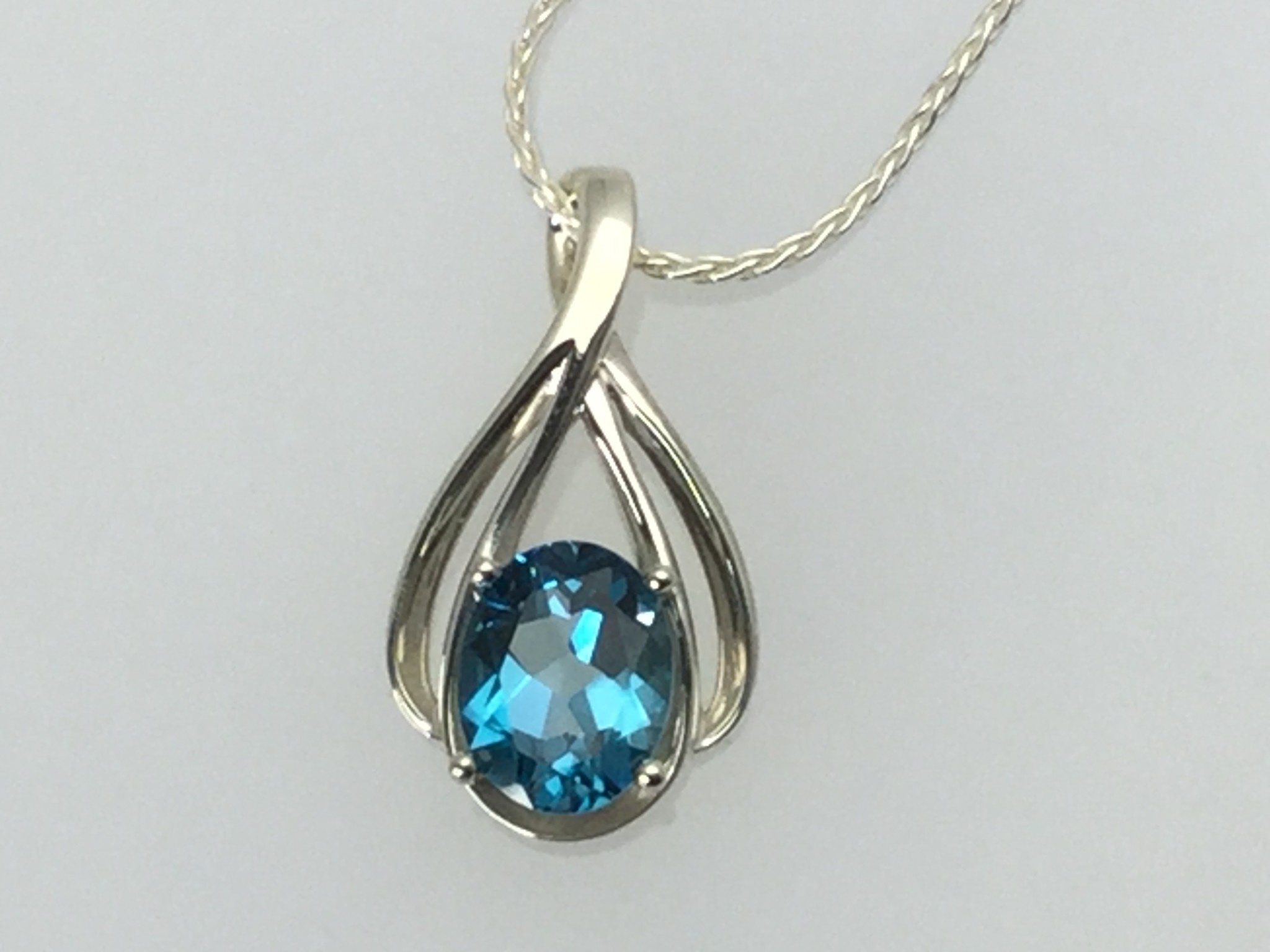 14kt White Gold London Blue Topaz Necklace 001-235-00705 | Don's Jewelry &  Design | Washington, IA