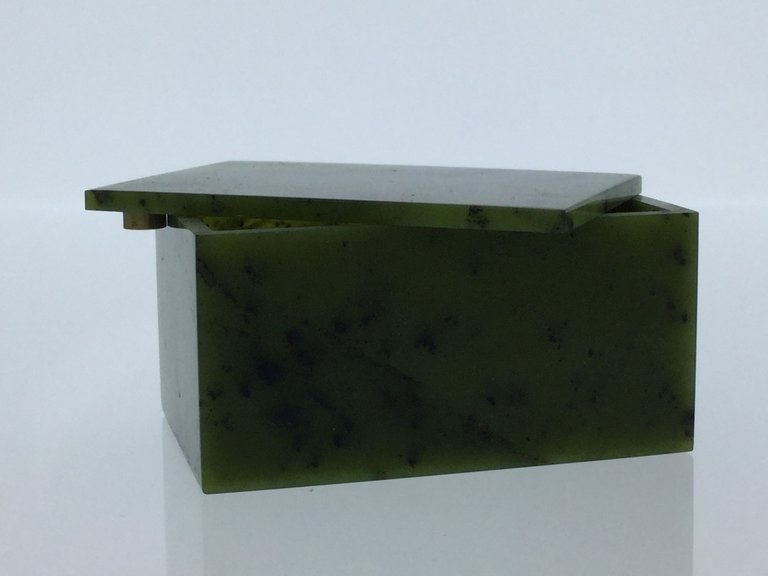 Nephrite jade jewelry box 3 x 1.5 x 2 in.