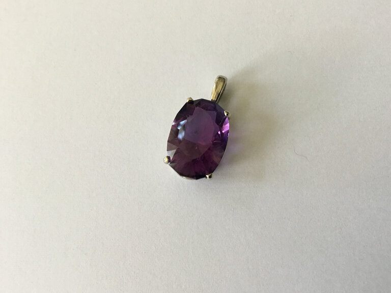 14KW Pendant with 13.00ct Oval 18 x 13mm Amethyst Gemstone