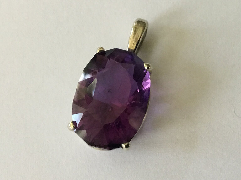 14KW Pendant with 13.00ct Oval 18 x 13mm Amethyst Gemstone