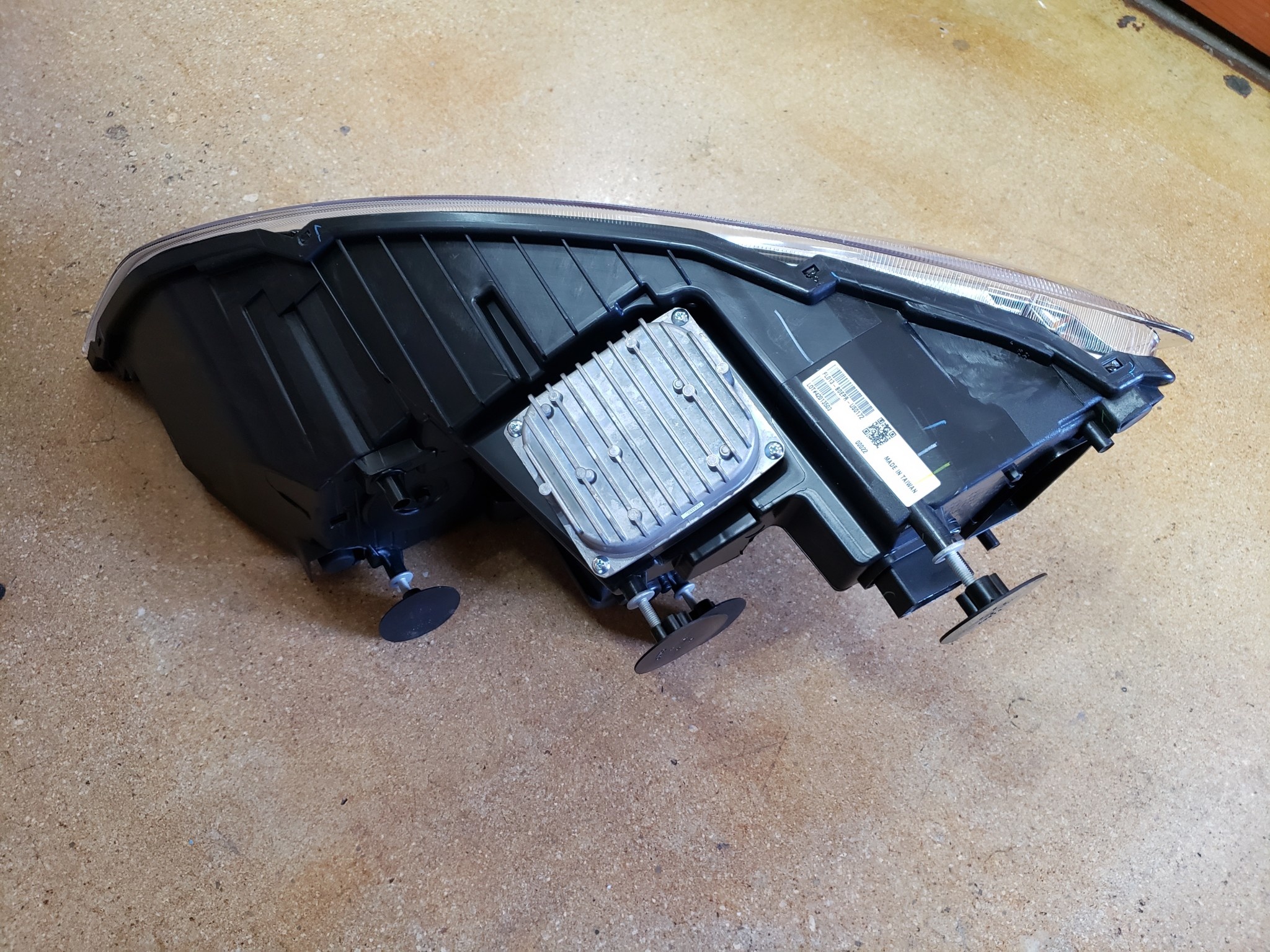 100% LED HEADLAMP ASSEMBLY PASSENGER BLACKOUT BACK FL CASCADIA 2018+