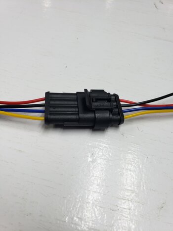 PLUG MALE/FEMALE SET 4 WAY WIRE - BLACK