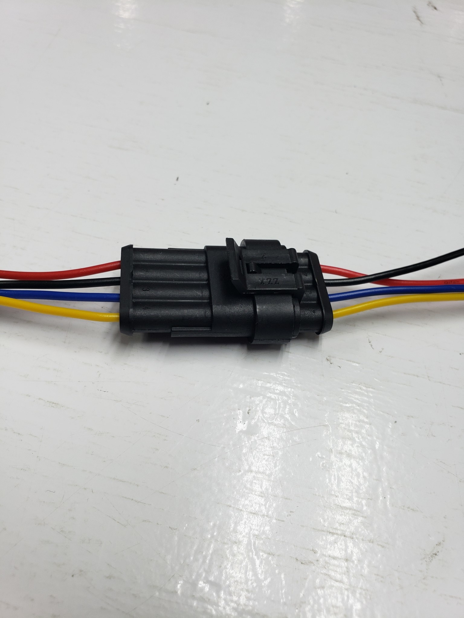 PLUG MALE/FEMALE SET 4 WAY WIRE - BLACK