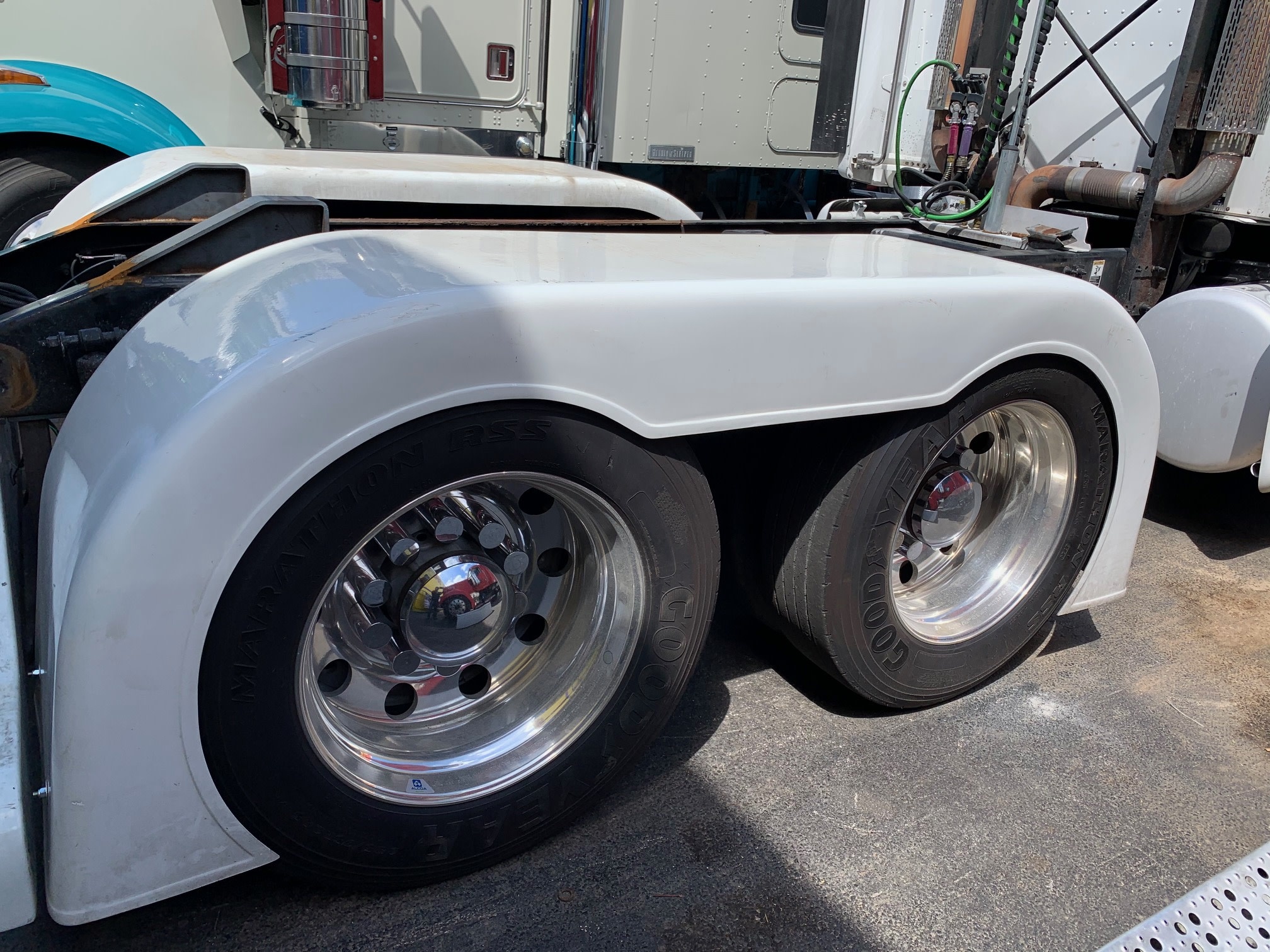 FULL FENDER FIBERGLASS EXTRA LONG CONTOUR W/O BKTS