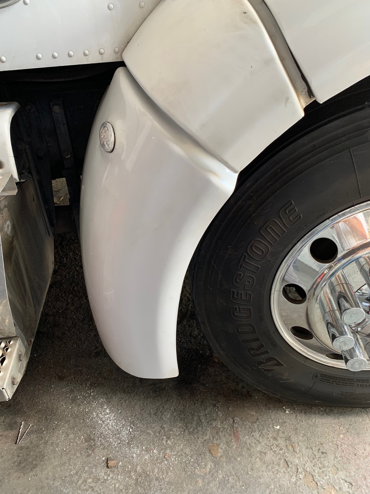 HOOD COWL FIBERGLASS PB 386 SET (DRIVER & PASSENGER)