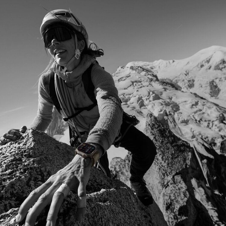 Apple Apple Watch Ultra 2 (GPS + Cellular) 49mm Titanium Case