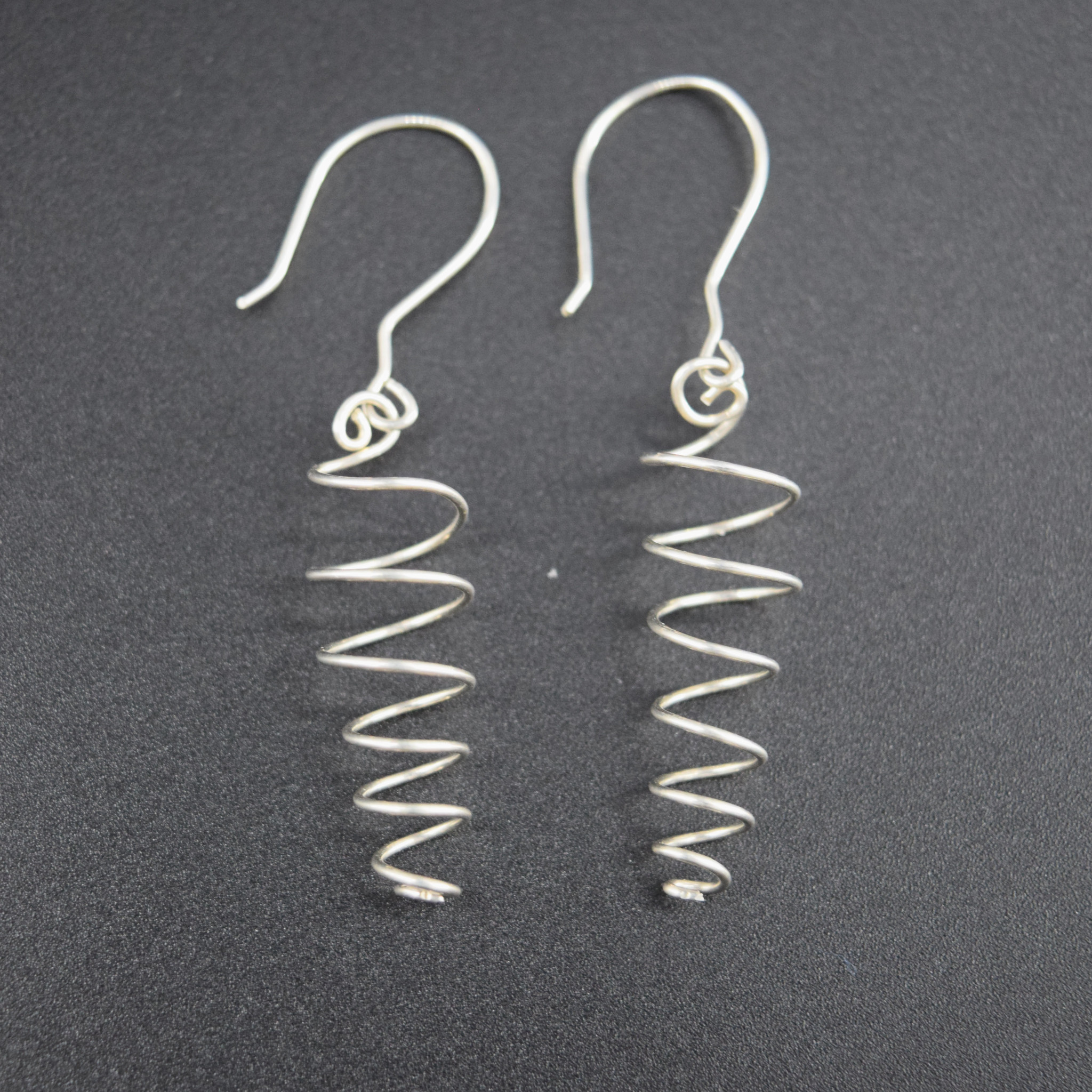 VILLD Sterling Wire Earring