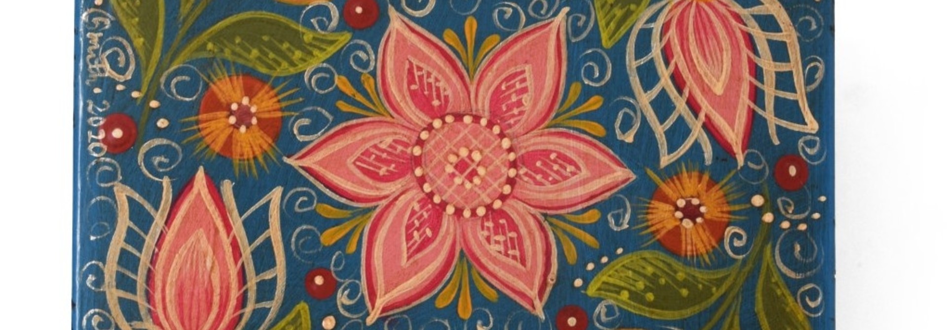 Square box, blue with tulips
