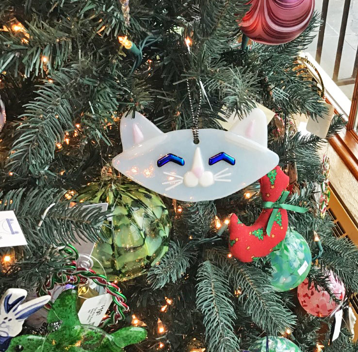 ARVEL Queenie Cat Ornament