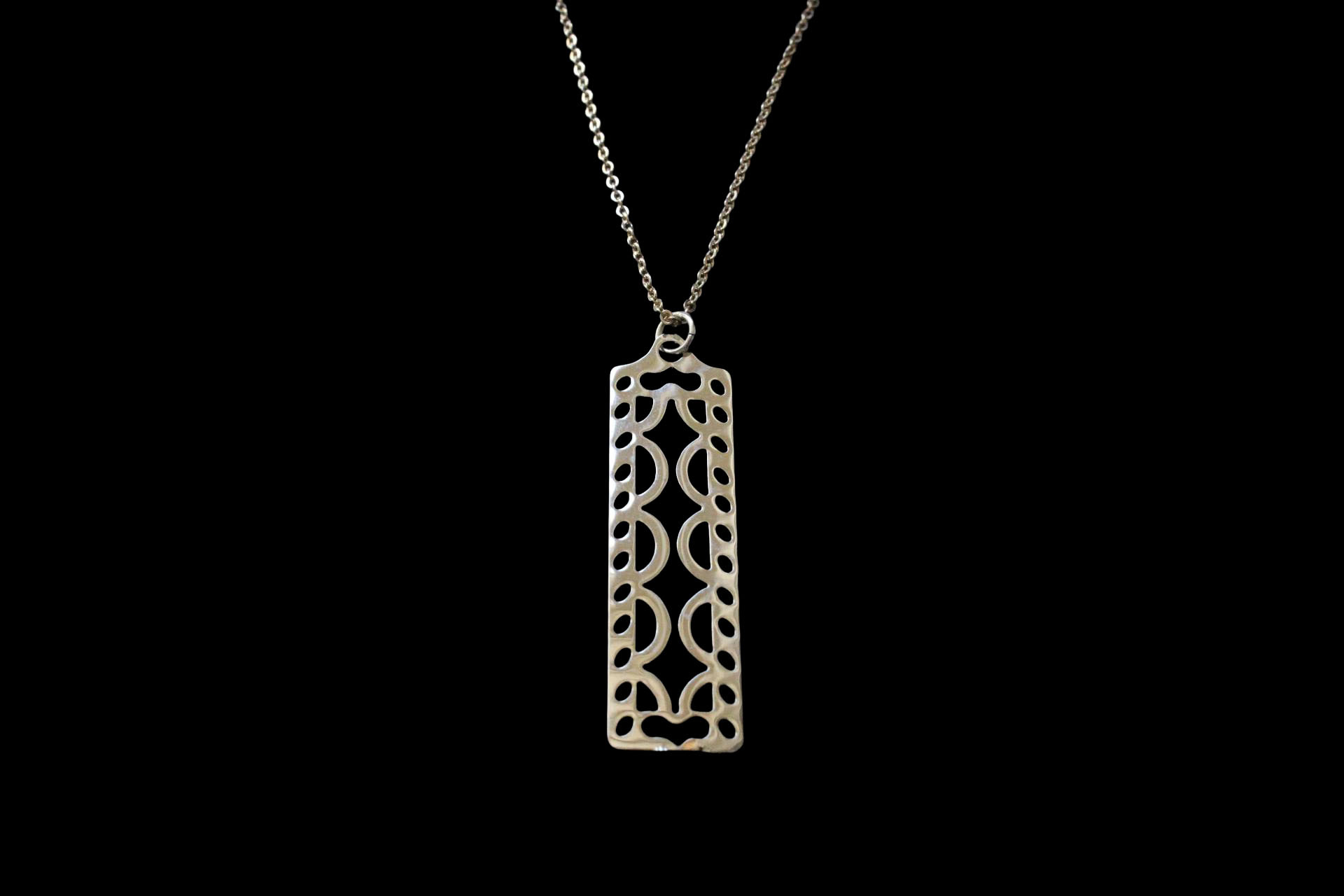 GOOSE Filigree Rectangle Necklace