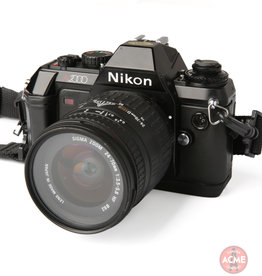 Nikon Nikon N2000 35mm SLR w/24-70mm lens Semester Rental