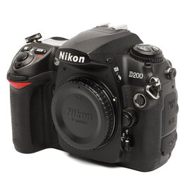 Nikon Nikon D200 w/ 18-55mm Digital SLR camera body