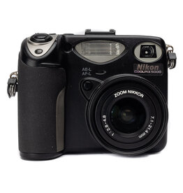 Nikon Nikon COOLPIX 5000 5.0MP Digital Camera