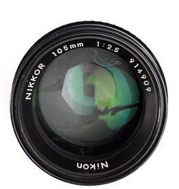 Nikon Nikon NIKKOR 105mm F/2.5 AiS Lens