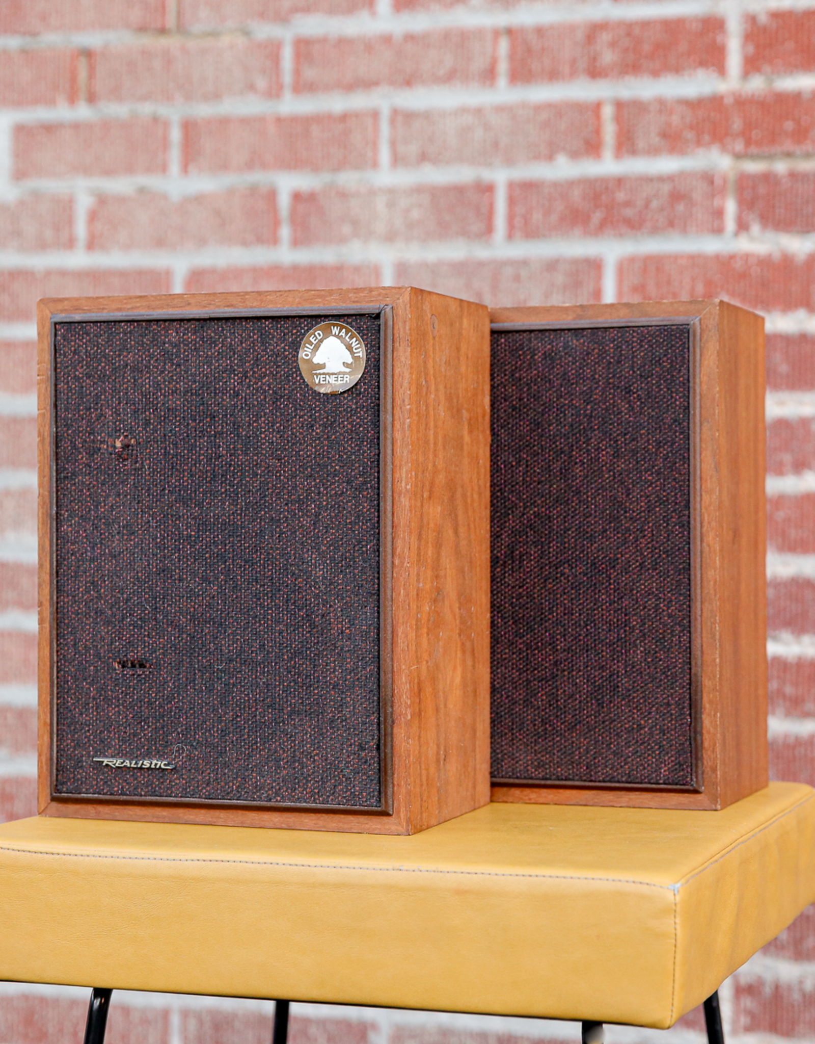Realistic Realistic 9A7 Walnut Bookshelf Speaker Pair