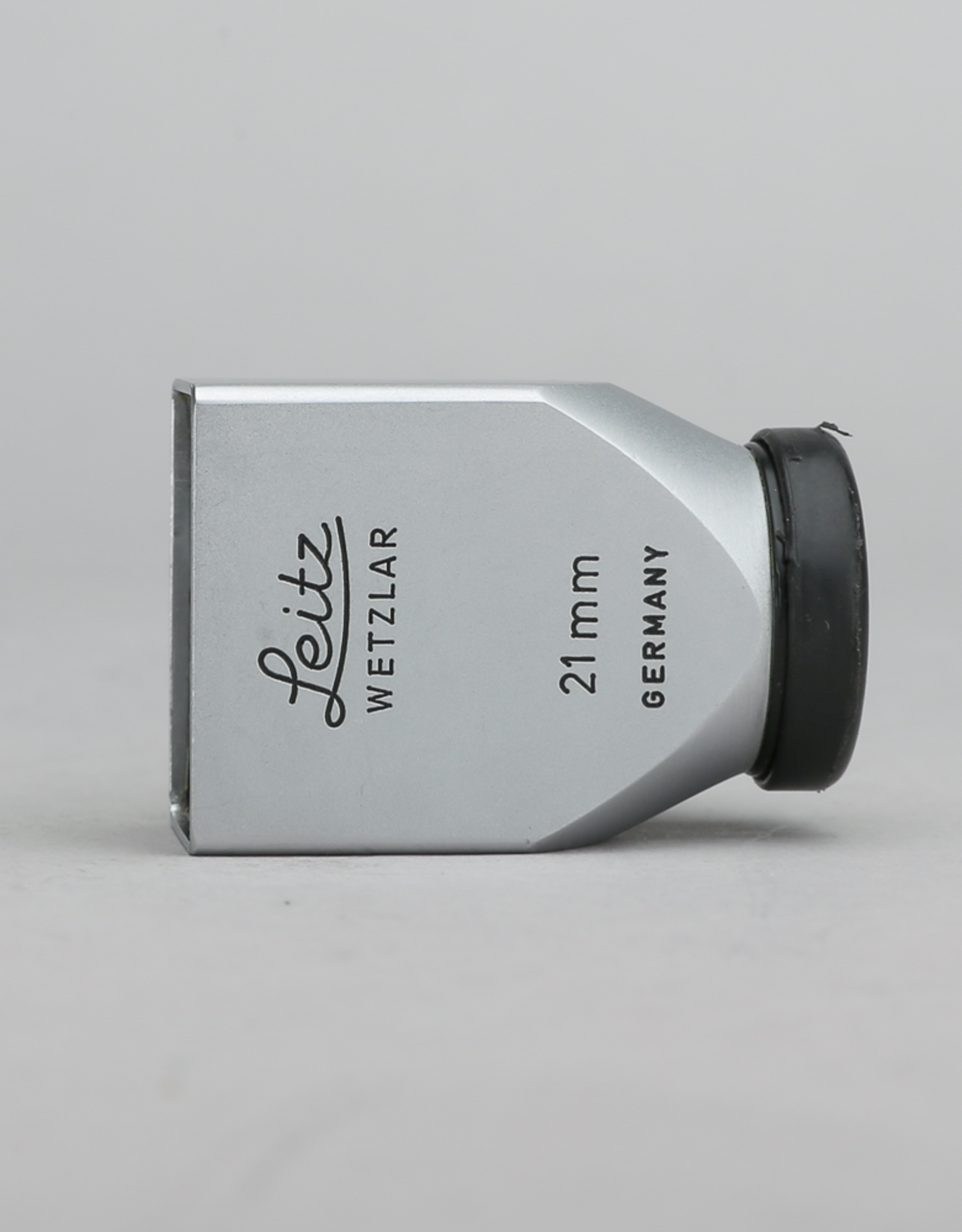 Leica Leica Super Angulon 21mm F/4 Wetzlar w/ IWKOO Hood & Cracked Viewfinder