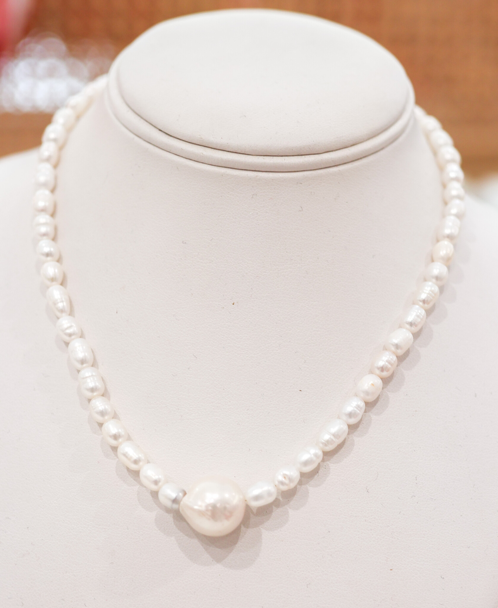 Necklace With White Pearl 2024