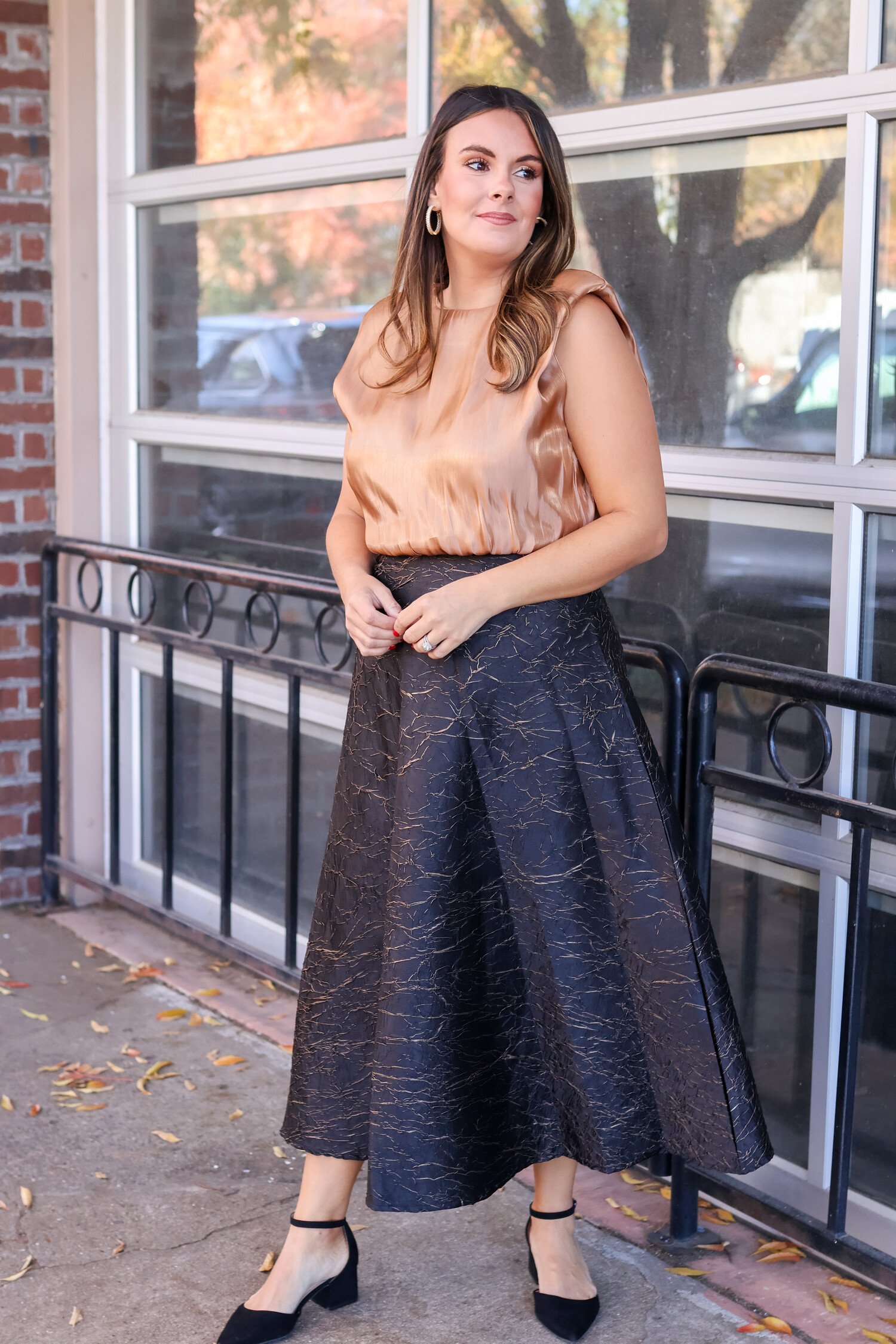 How to Wear a Midi Skirt / Calf Length Outfit  Midi skirt, Full skirt  outfit, Black full skirt