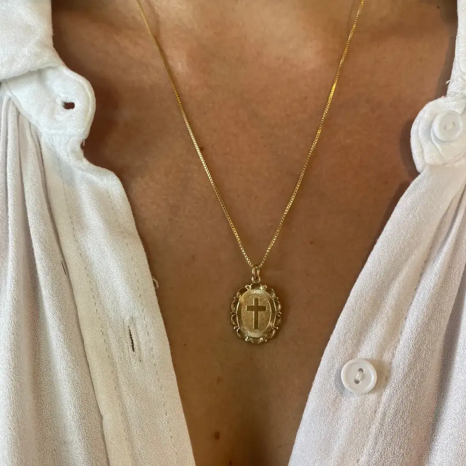 WORLDLY-WISE 【FREDRICK GROVE】 Necklace Scallop Cross Necklace - Tulips in Little Rock