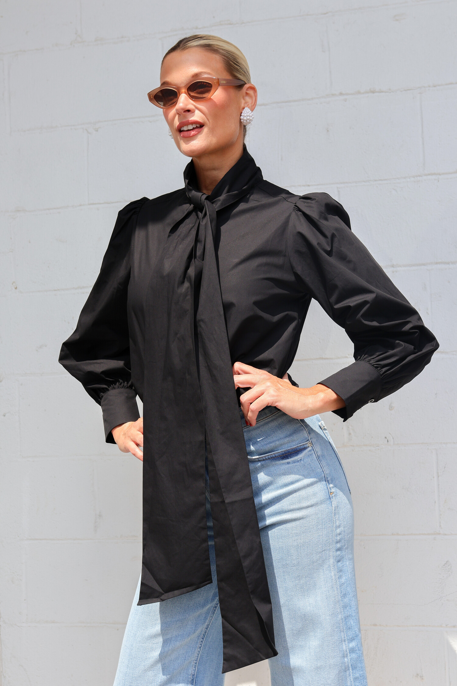 Leny Bow Top - Tulips in Little Rock